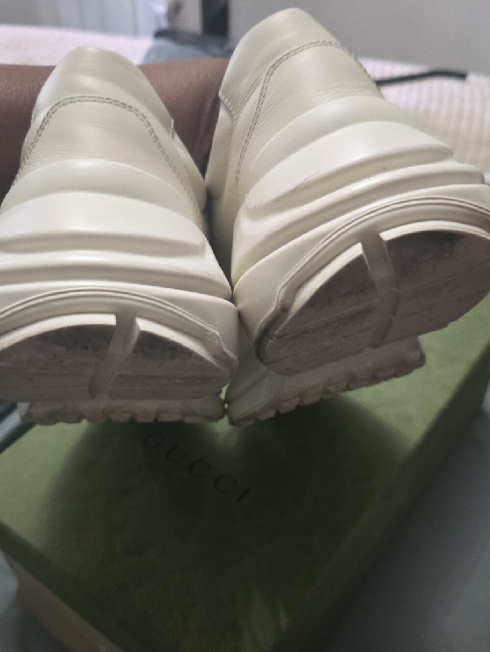 Gucci Cream Leather Sneakers with Green-Red Web - Picture 6 of 12